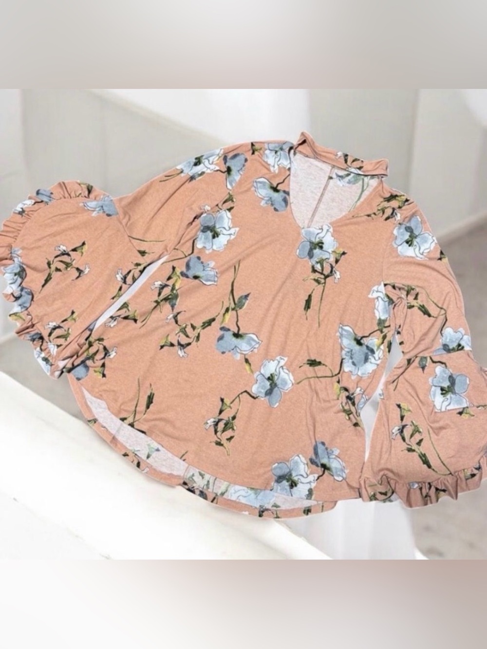 Easel Peach Floral Hi Low Top with Ruffle Sleeves NWOT PTP 20” + 2